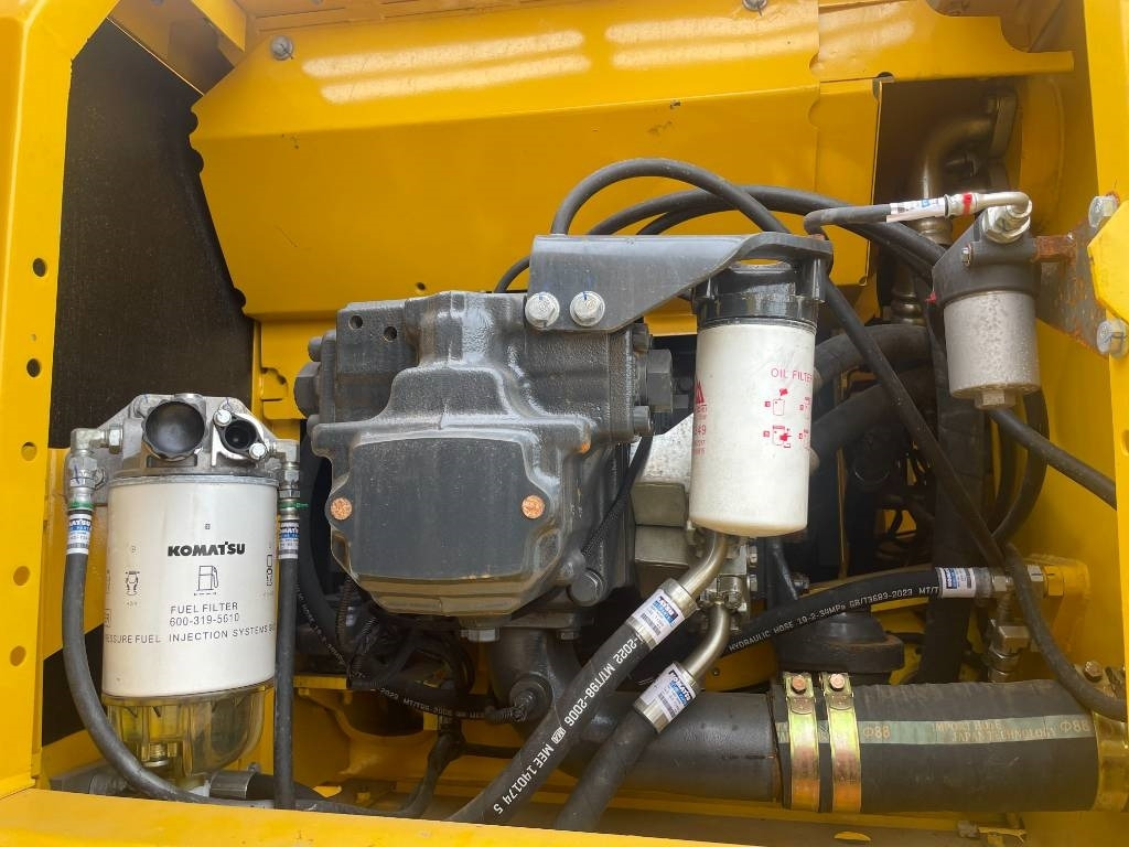 Komatsu PC 220 - מחפר סורק: תמונה 2 Komatsu PC 220 - מחפר סורק: תמונה 2