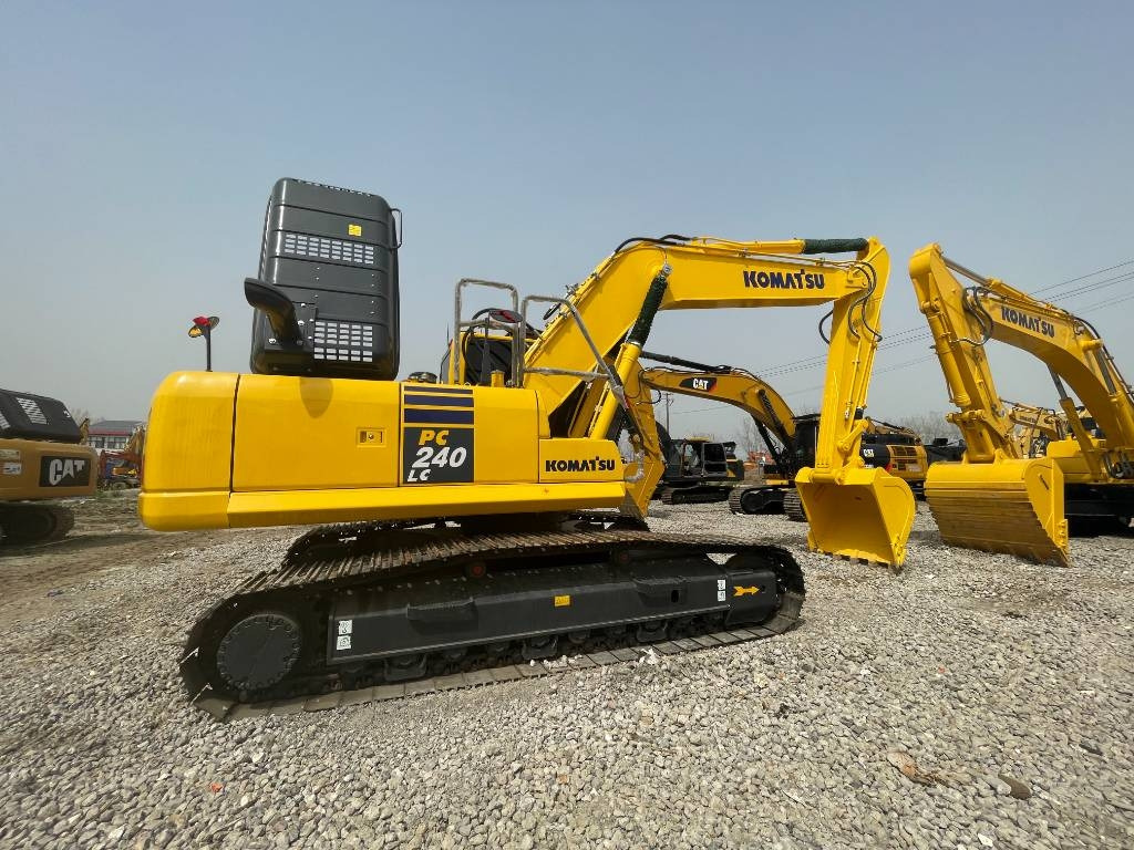 Komatsu PC 240 LC - מחפר סורק: תמונה 1 Komatsu PC 240 LC - מחפר סורק: תמונה 1