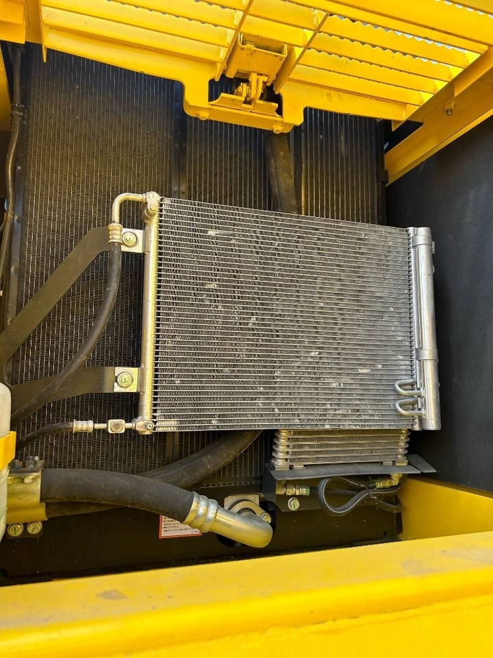 Komatsu PC 240 - מחפר סורק: תמונה 2 Komatsu PC 240 - מחפר סורק: תמונה 2