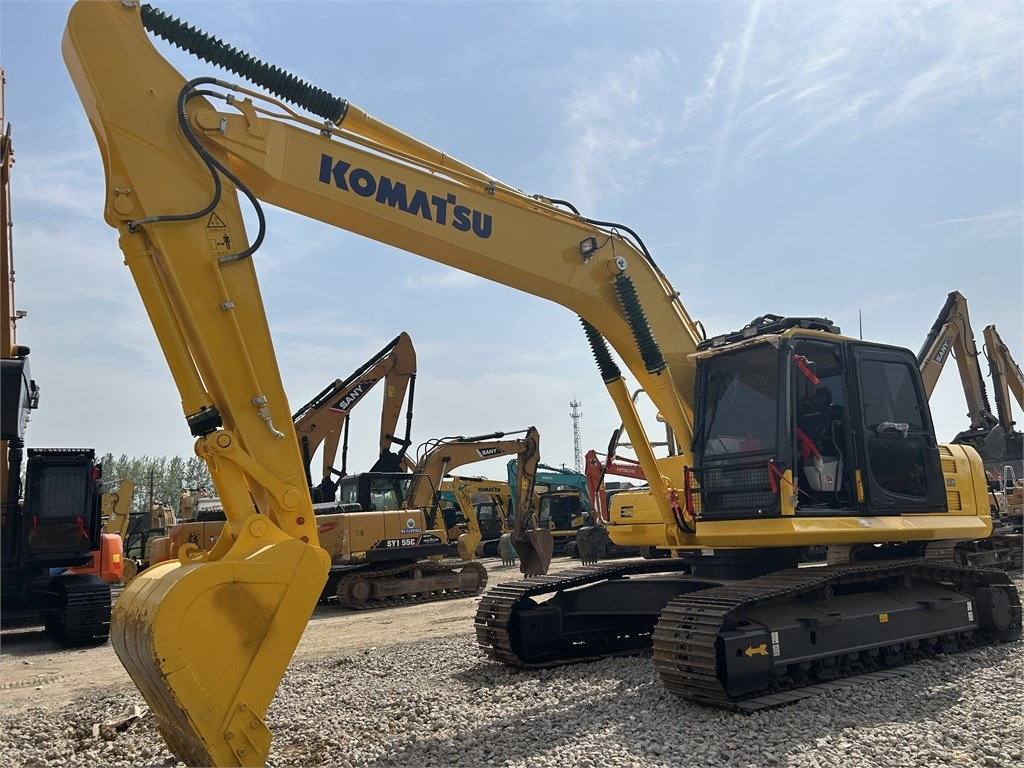 Komatsu PC240 - מחפר סורק: תמונה 1 Komatsu PC240 - מחפר סורק: תמונה 1
