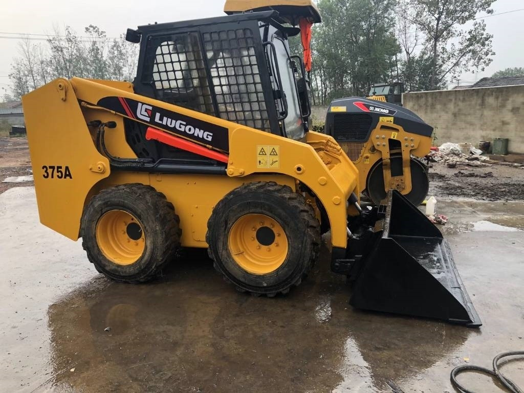 Liugong 375 B - מעמיס היגוי החלקה: תמונה 1 Liugong 375 B - מעמיס היגוי החלקה: תמונה 1