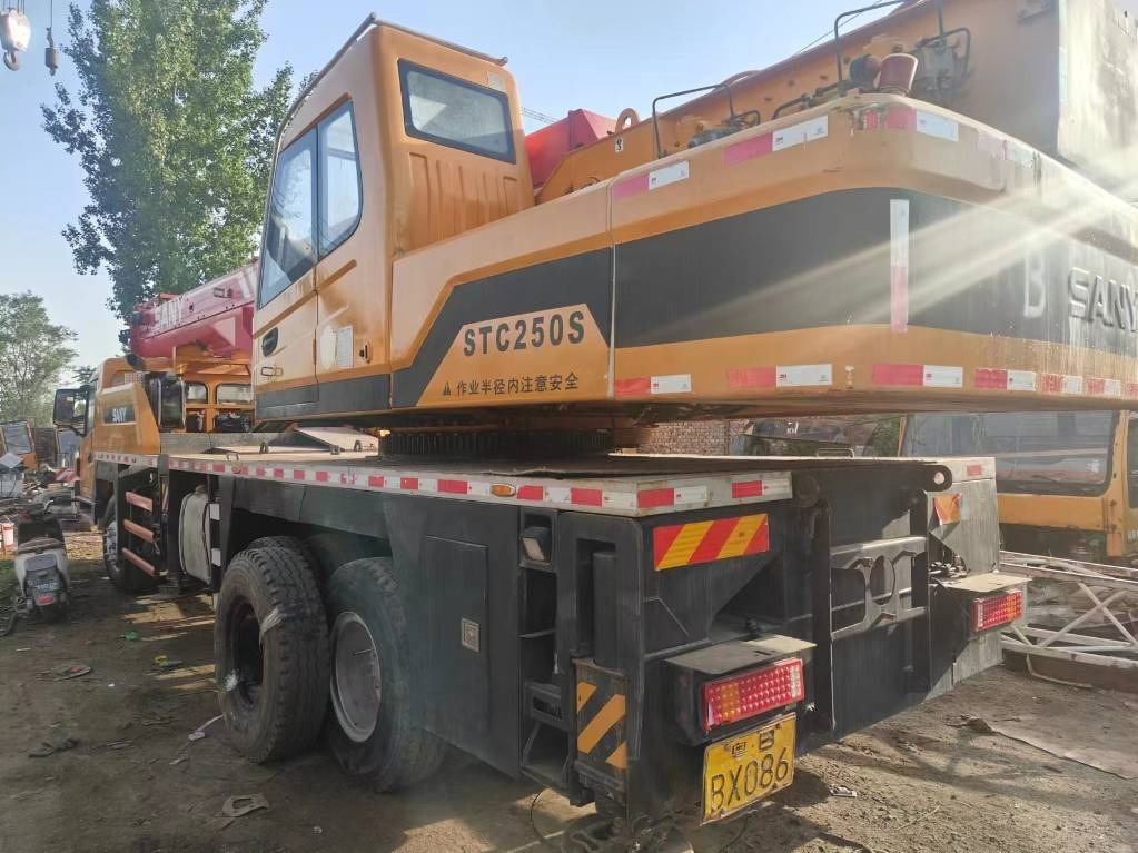 Sany STC 250 H - עגורן לכל שטח: תמונה 5 Sany STC 250 H - עגורן לכל שטח: תמונה 5