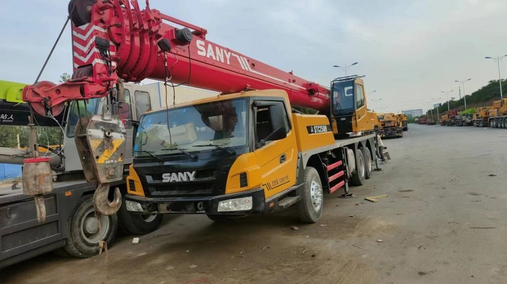 Sany STC 250 H - עגורן לכל שטח: תמונה 1 Sany STC 250 H - עגורן לכל שטח: תמונה 1
