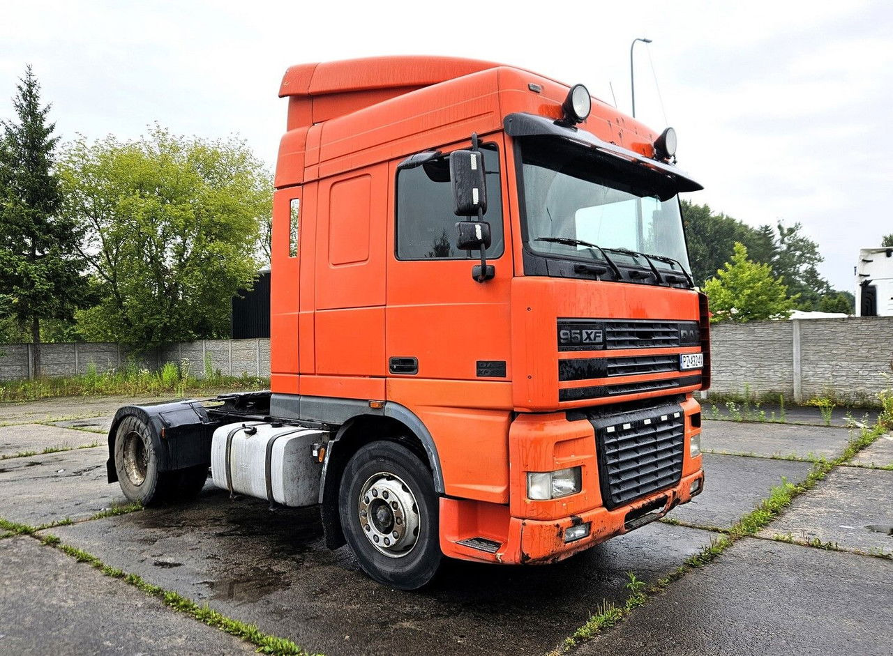 DAF XF 95.430 -2001 - Manual Pump AND Injectors - Euro 2- Manual GEA - יחידת טרקטור: תמונה 1 DAF XF 95.430 -2001 - Manual Pump AND Injectors - Euro 2- Manual GEA - יחידת טרקטור: תמונה 1