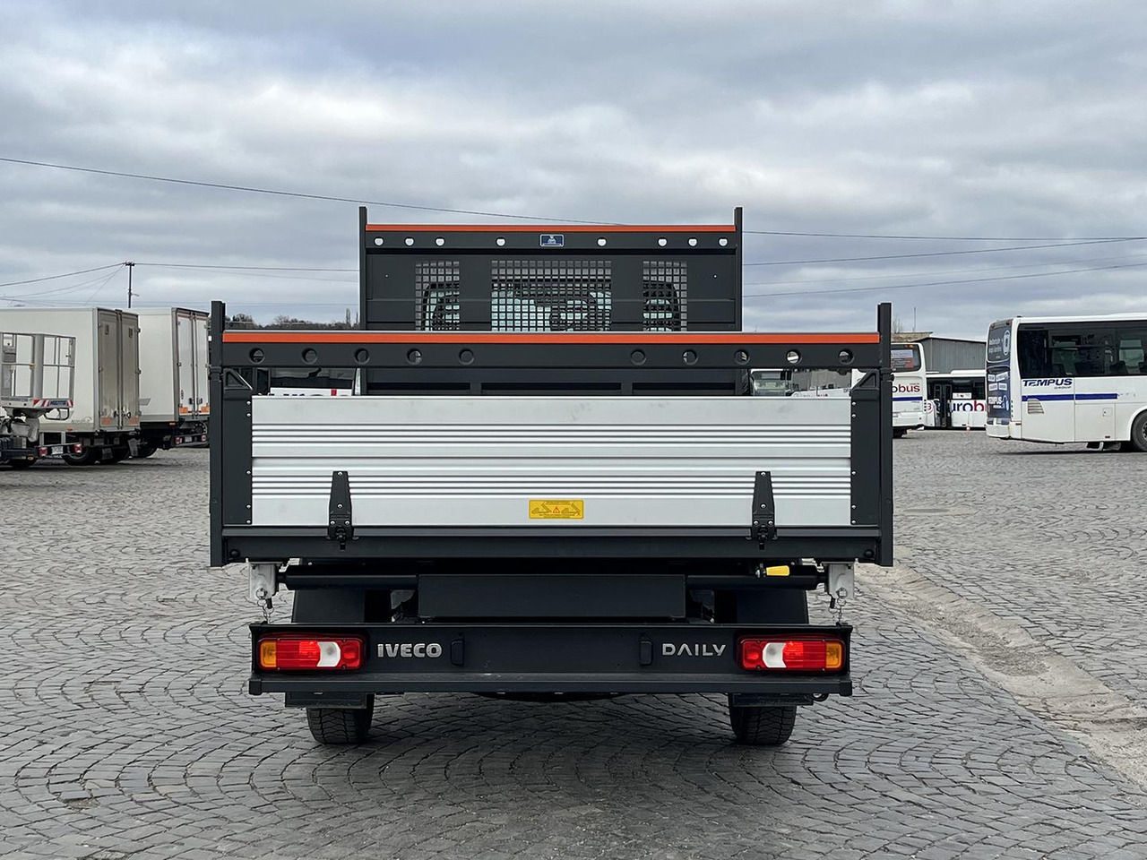 כלי רכב מסחרי מזהיר Iveco DAILY SKLÁPAČ, 2.3D, 35S16H: תמונה 6 כלי רכב מסחרי מזהיר Iveco DAILY SKLÁPAČ, 2.3D, 35S16H: תמונה 6