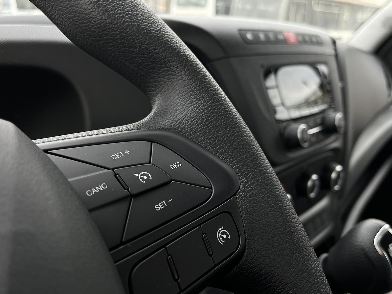 כלי רכב מסחרי מזהיר Iveco DAILY SKLÁPAČ, 2.3D, 35S16H: תמונה 18 כלי רכב מסחרי מזהיר Iveco DAILY SKLÁPAČ, 2.3D, 35S16H: תמונה 18