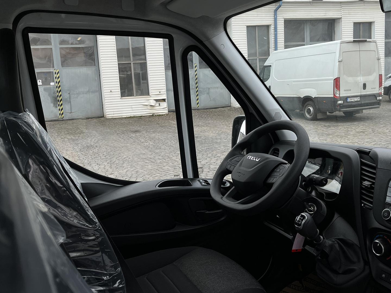 כלי רכב מסחרי מזהיר Iveco DAILY SKLÁPAČ, 2.3D, 35S16H: תמונה 12 כלי רכב מסחרי מזהיר Iveco DAILY SKLÁPAČ, 2.3D, 35S16H: תמונה 12