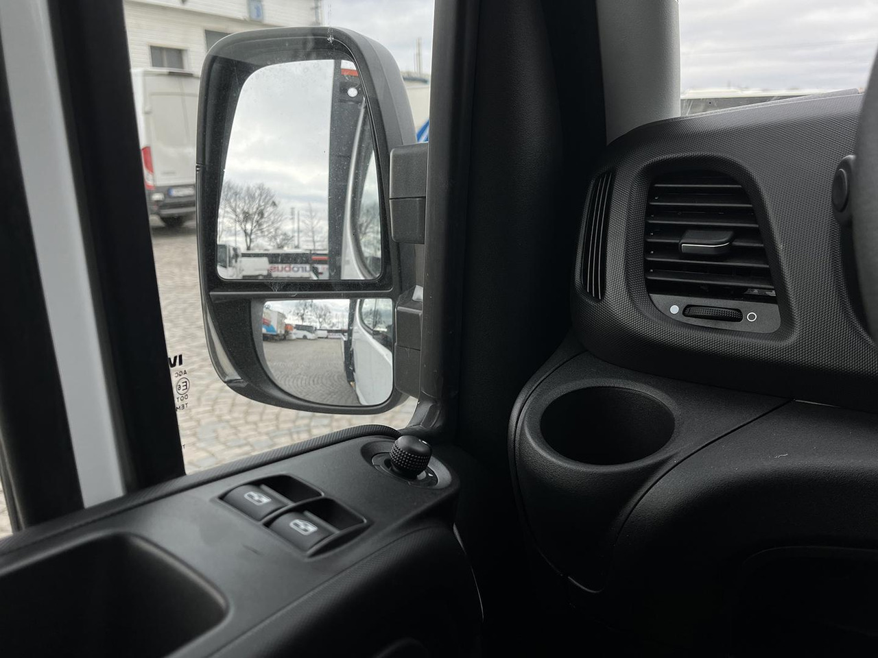 כלי רכב מסחרי מזהיר Iveco DAILY SKLÁPAČ, 2.3D, 35S16H: תמונה 17 כלי רכב מסחרי מזהיר Iveco DAILY SKLÁPAČ, 2.3D, 35S16H: תמונה 17