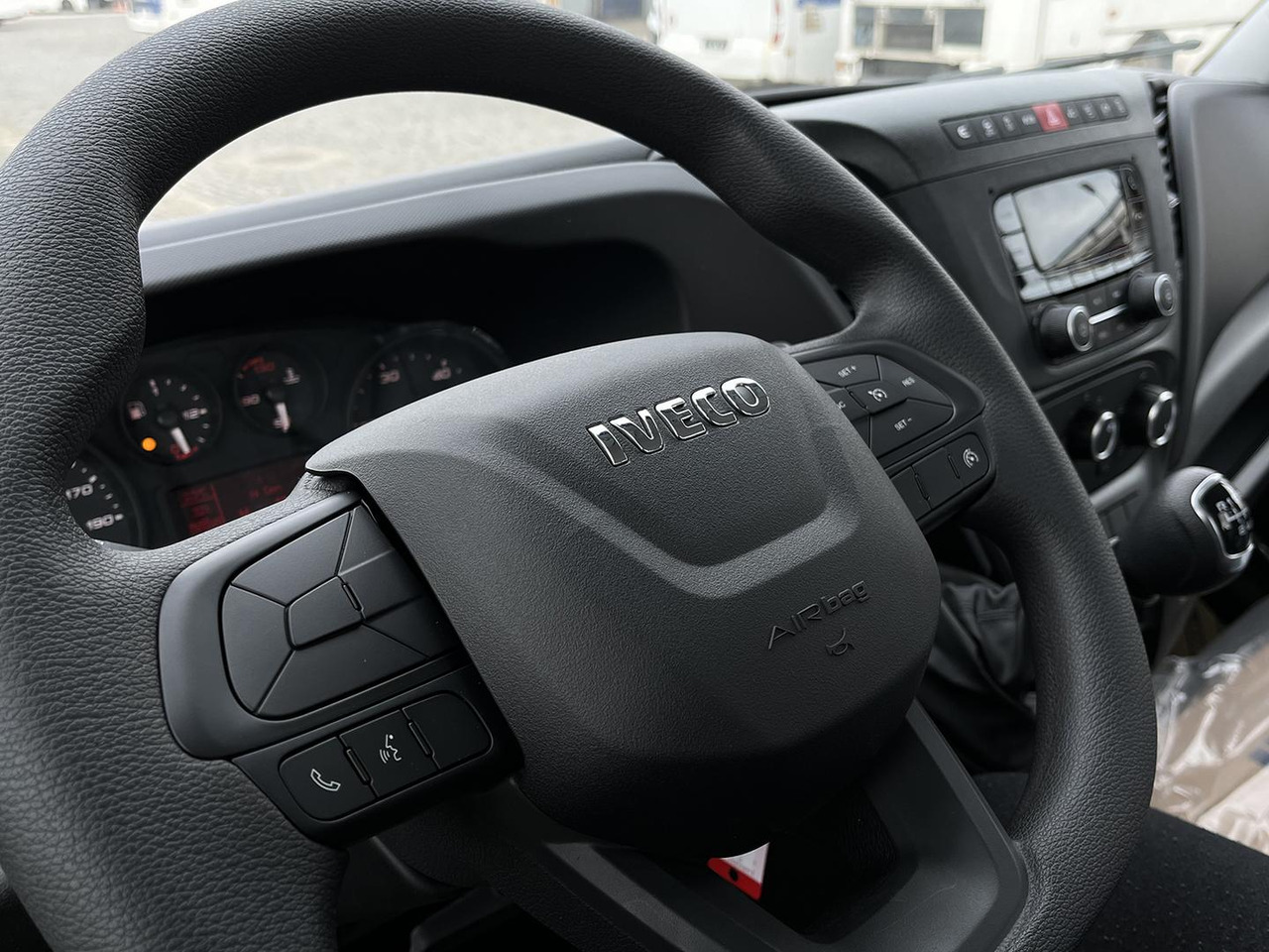 כלי רכב מסחרי מזהיר Iveco DAILY SKLÁPAČ, 2.3D, 35S16H: תמונה 20 כלי רכב מסחרי מזהיר Iveco DAILY SKLÁPAČ, 2.3D, 35S16H: תמונה 20