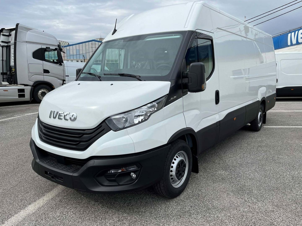 Iveco DAILY VAN, 2,3D 156k, 35S16 V - כלי רכב מסחרי עם לוח: תמונה 2 Iveco DAILY VAN, 2,3D 156k, 35S16 V - כלי רכב מסחרי עם לוח: תמונה 2