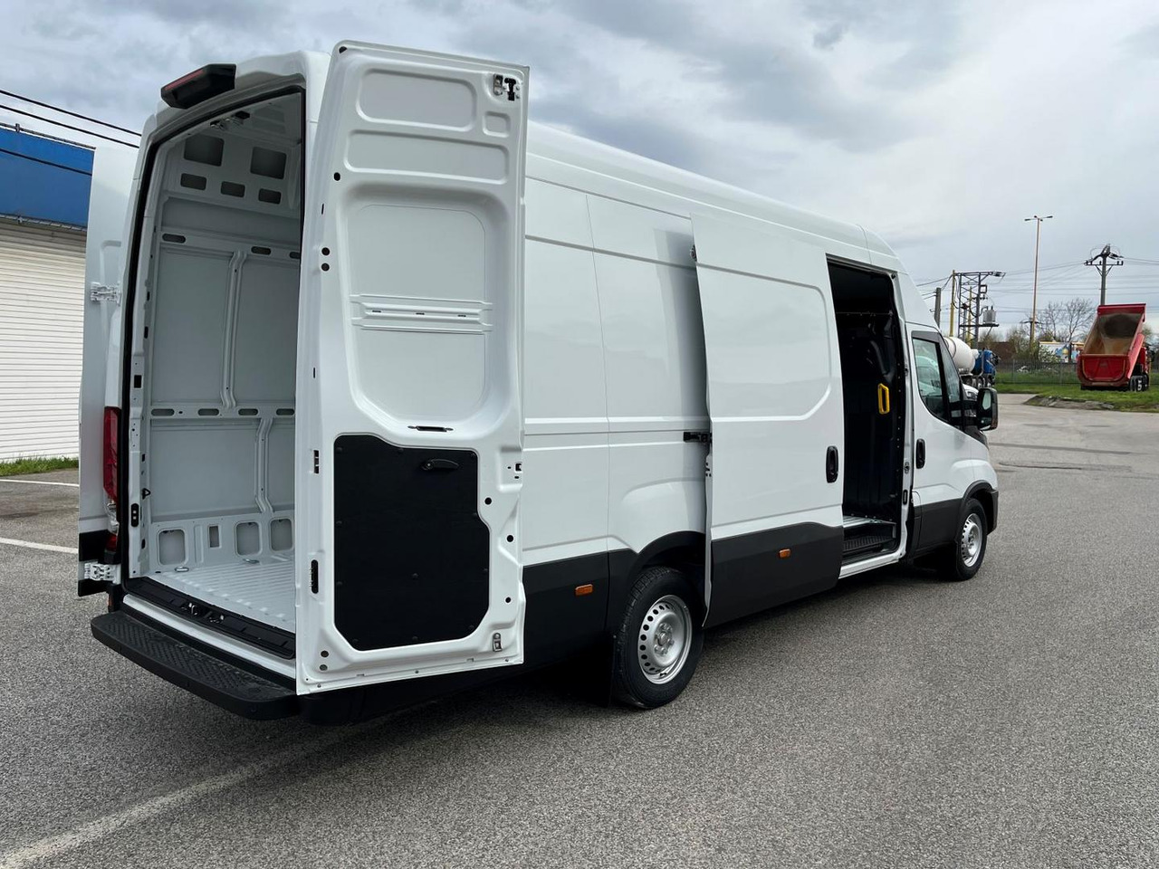 Iveco DAILY VAN, 3.0 D 176k, 35S18H V Evolution H3 - כלי רכב מסחרי עם לוח: תמונה 4 Iveco DAILY VAN, 3.0 D 176k, 35S18H V Evolution H3 - כלי רכב מסחרי עם לוח: תמונה 4