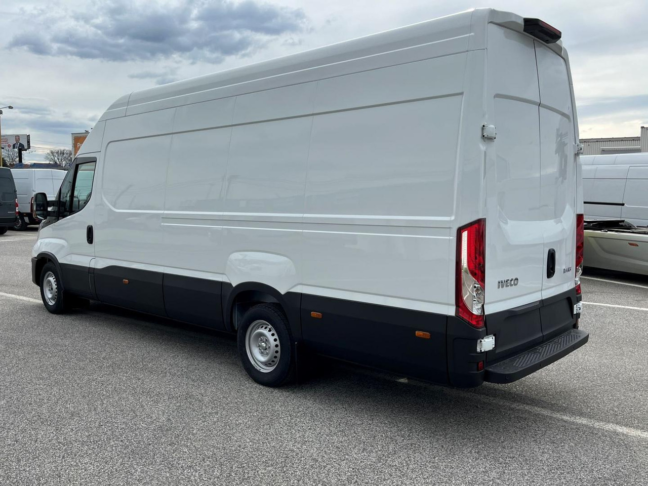 Iveco DAILY VAN, 3.0 D 176k, 35S18H V Evolution H3 - כלי רכב מסחרי עם לוח: תמונה 2 Iveco DAILY VAN, 3.0 D 176k, 35S18H V Evolution H3 - כלי רכב מסחרי עם לוח: תמונה 2