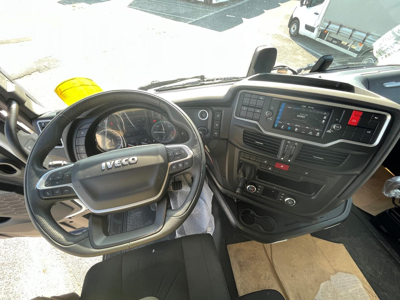 Interior photo 1: יחידת טרקטור Iveco S-WAY, 530, AS440S53TP