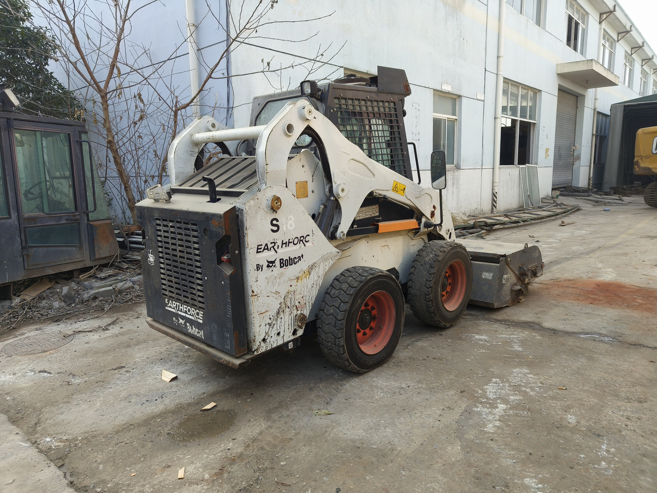 BOBCAT s18 skid steer loader - מעמיס היגוי החלקה: תמונה 3 BOBCAT s18 skid steer loader - מעמיס היגוי החלקה: תמונה 3