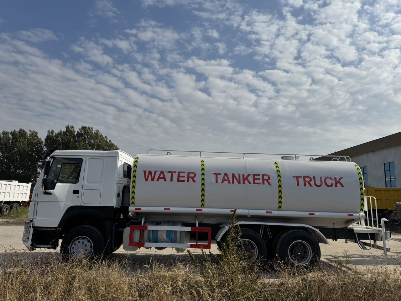 HOWO 371 Tank truck - משאית מכל: תמונה 4 HOWO 371 Tank truck - משאית מכל: תמונה 4