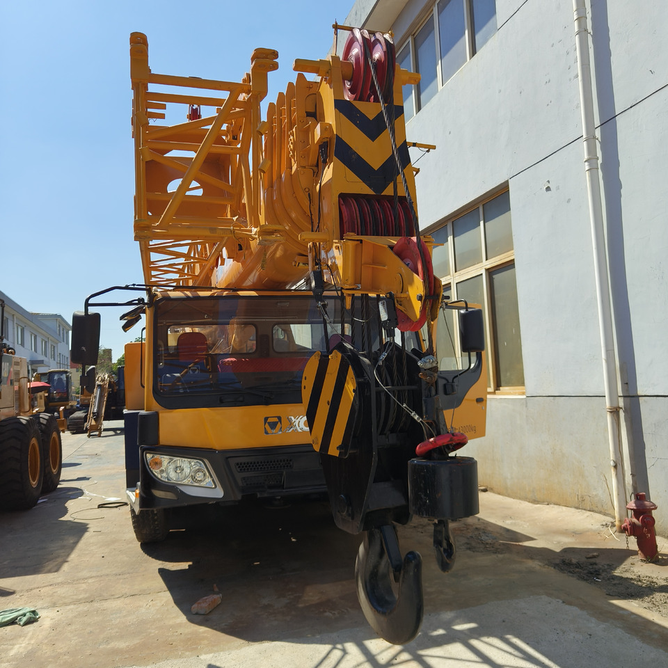 XCMG QY70K - עגורן נייד: תמונה 2 XCMG QY70K - עגורן נייד: תמונה 2