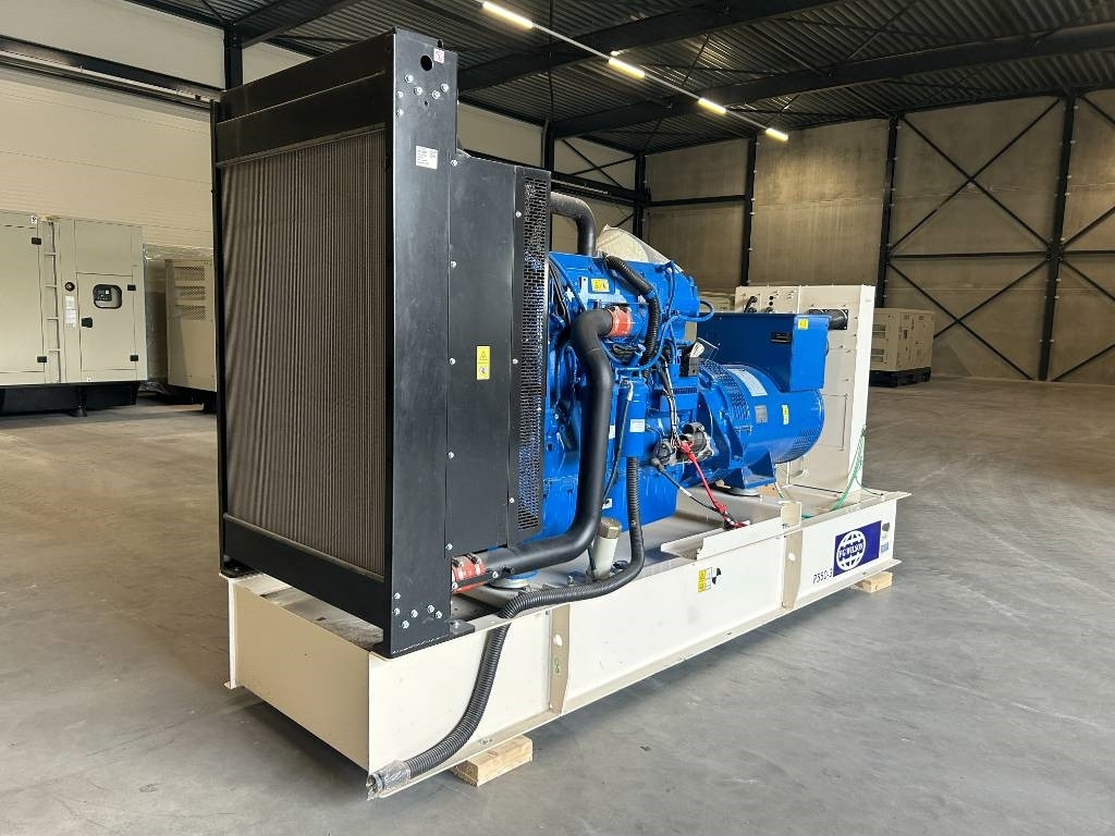 FG Wilson P550-3 - 550 kVA Open Genset - DPX-16020-O - ערכת גנרטורים: תמונה 2 FG Wilson P550-3 - 550 kVA Open Genset - DPX-16020-O - ערכת גנרטורים: תמונה 2