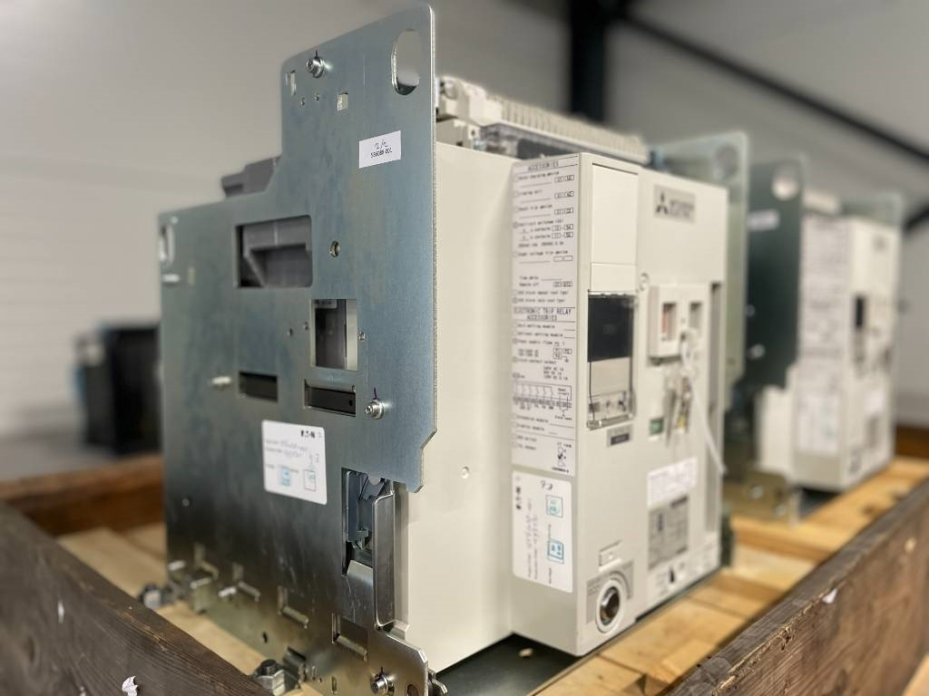 Mitsubishi Circuit breaker 2500A - AE2500-SW 3P - DPX-12648 - מכונת בנייה: תמונה 2 Mitsubishi Circuit breaker 2500A - AE2500-SW 3P - DPX-12648 - מכונת בנייה: תמונה 2