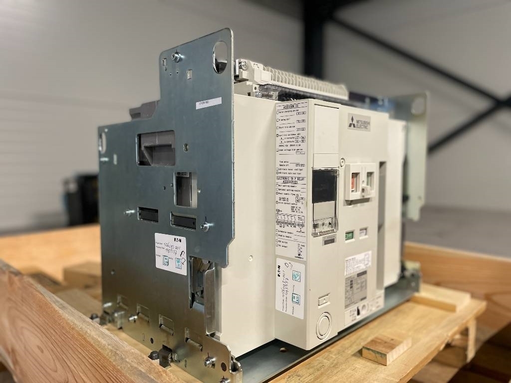 Mitsubishi Circuit breaker 3200A - AE3200-SW 4P - DPX-12648 - מכונת בנייה: תמונה 2 Mitsubishi Circuit breaker 3200A - AE3200-SW 4P - DPX-12648 - מכונת בנייה: תמונה 2