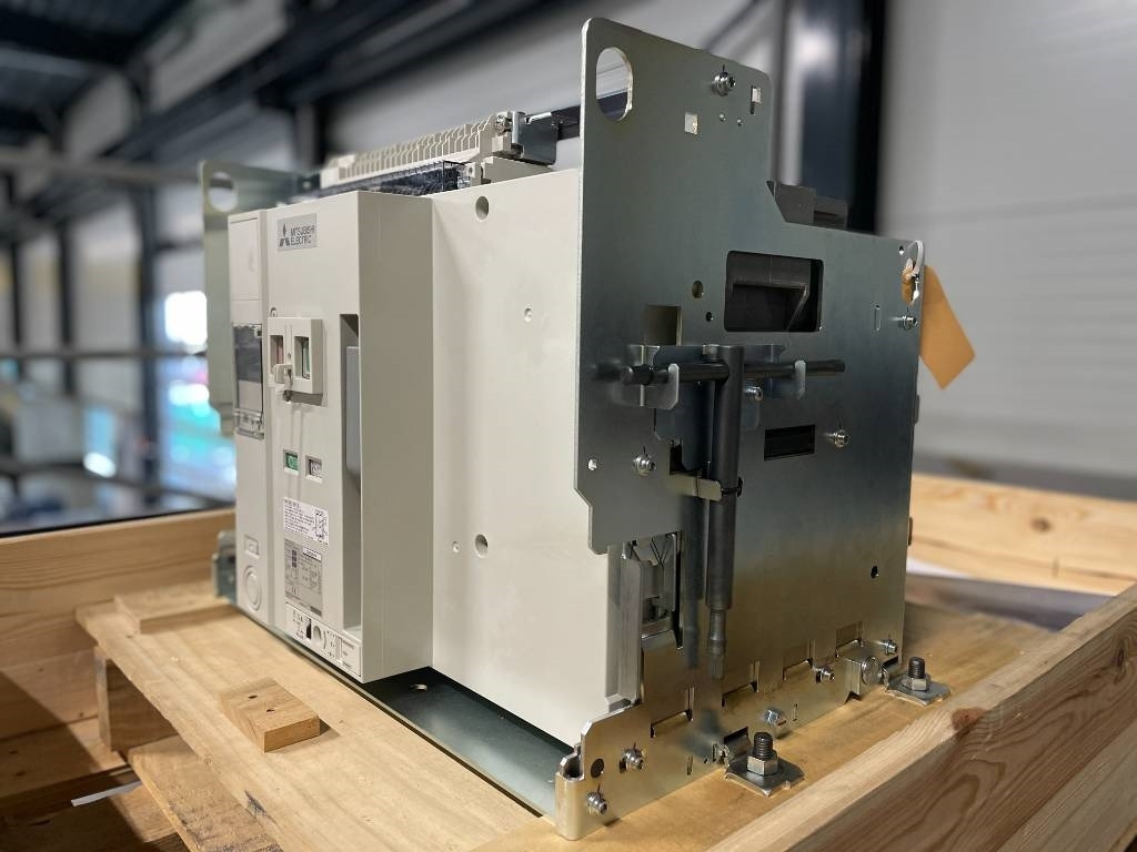 Mitsubishi Circuit breaker 4000A - AE4000-SWA 4P - DPX-12648 - מכונת בנייה: תמונה 5 Mitsubishi Circuit breaker 4000A - AE4000-SWA 4P - DPX-12648 - מכונת בנייה: תמונה 5