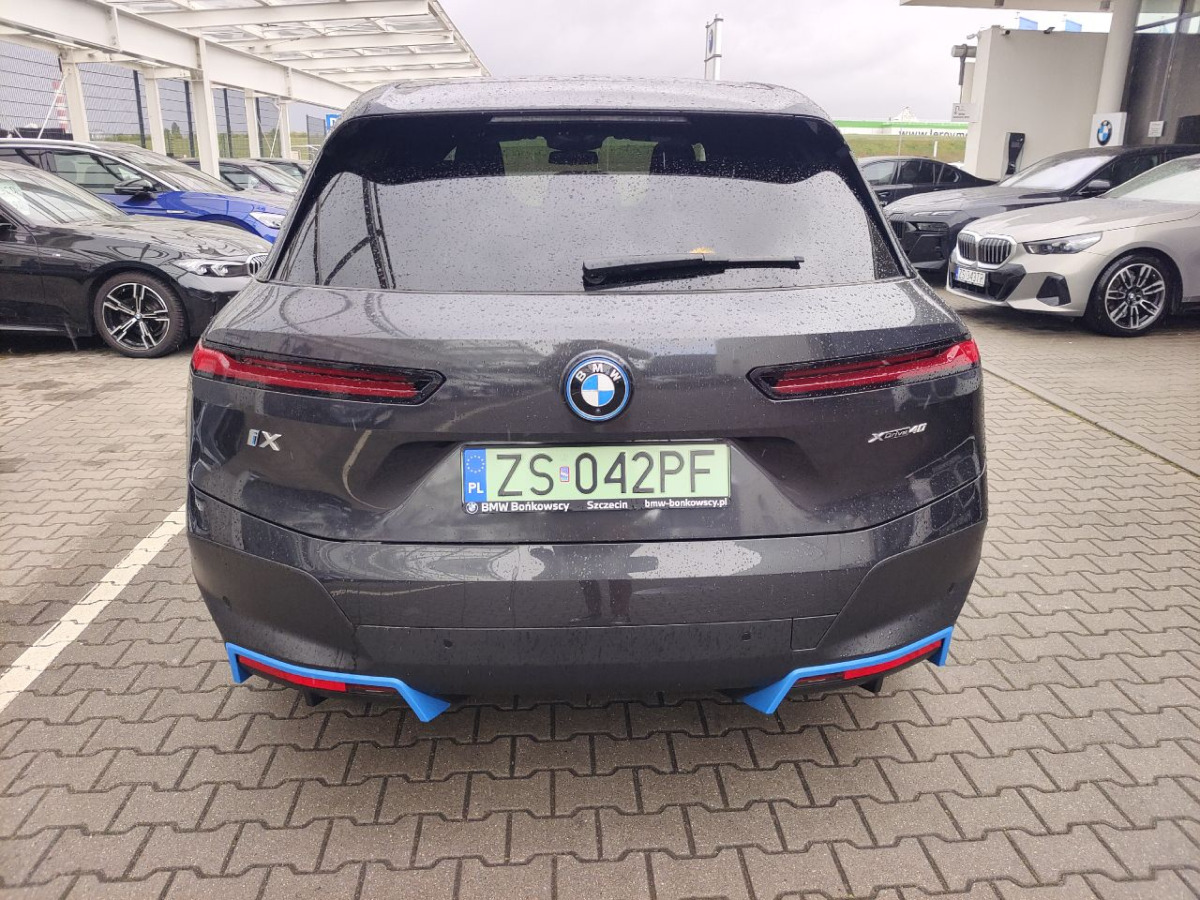 BMW iX XDRIVE40 SUV - SUV: תמונה 4 BMW iX XDRIVE40 SUV - SUV: תמונה 4