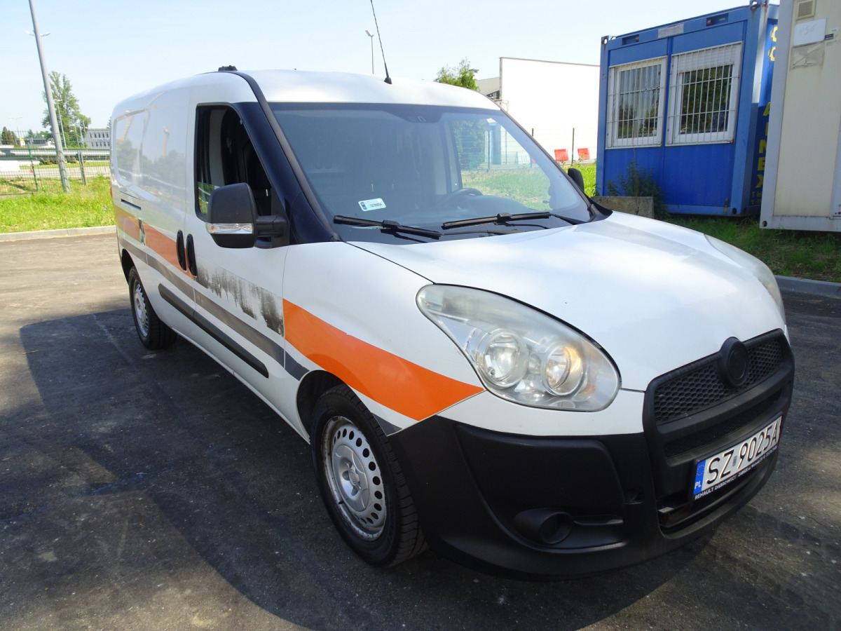 FIAT DOBLO FURGON BLASZAK - כלי רכב מסחרי עם לוח: תמונה 1 FIAT DOBLO FURGON BLASZAK - כלי רכב מסחרי עם לוח: תמונה 1