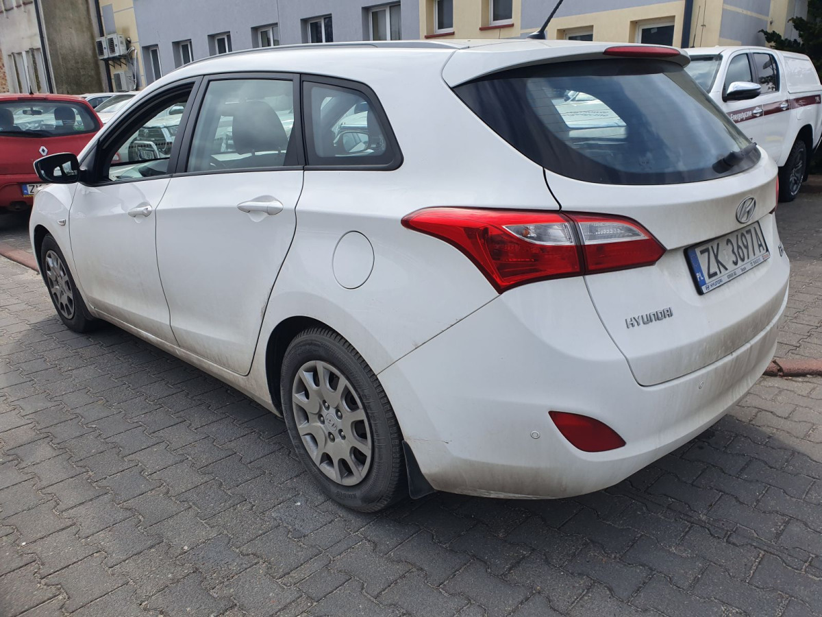 HYUNDAI I30 KOMBI - מכונית: תמונה 4 HYUNDAI I30 KOMBI - מכונית: תמונה 4