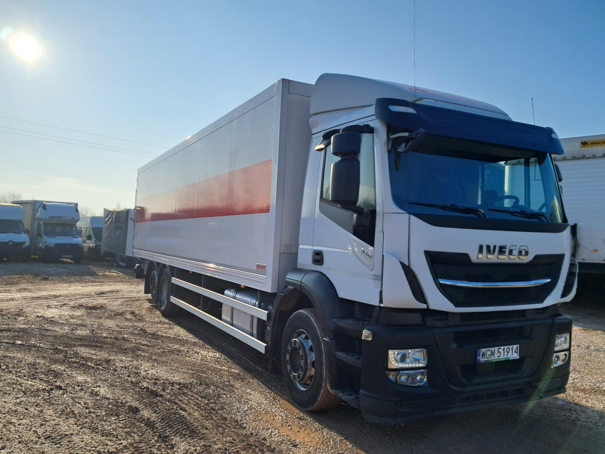 משאית תיבה IVECO AD260SY/P KONTENER Z WINDĄ: תמונה 1