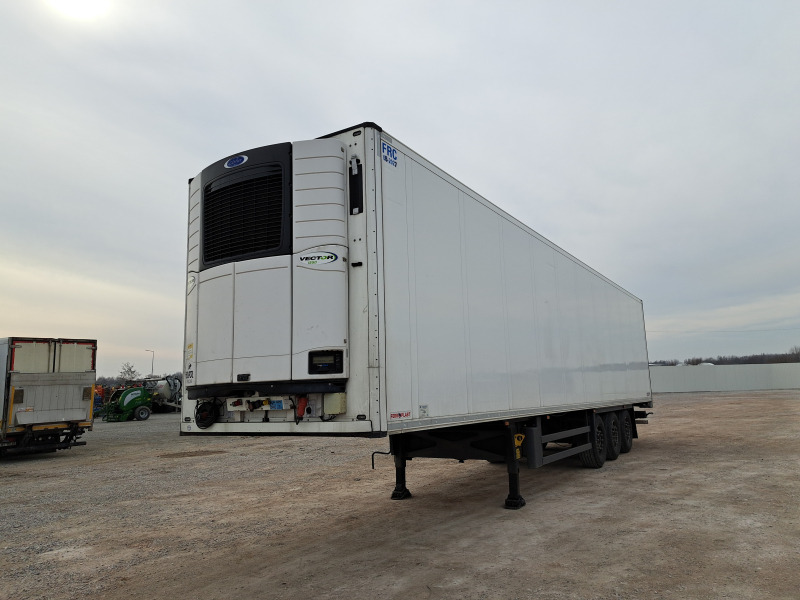 SCHMITZ CARGOBULL SCB*S3B CHŁODNIA - סמיטריילר עם קירור: תמונה 2 SCHMITZ CARGOBULL SCB*S3B CHŁODNIA - סמיטריילר עם קירור: תמונה 2