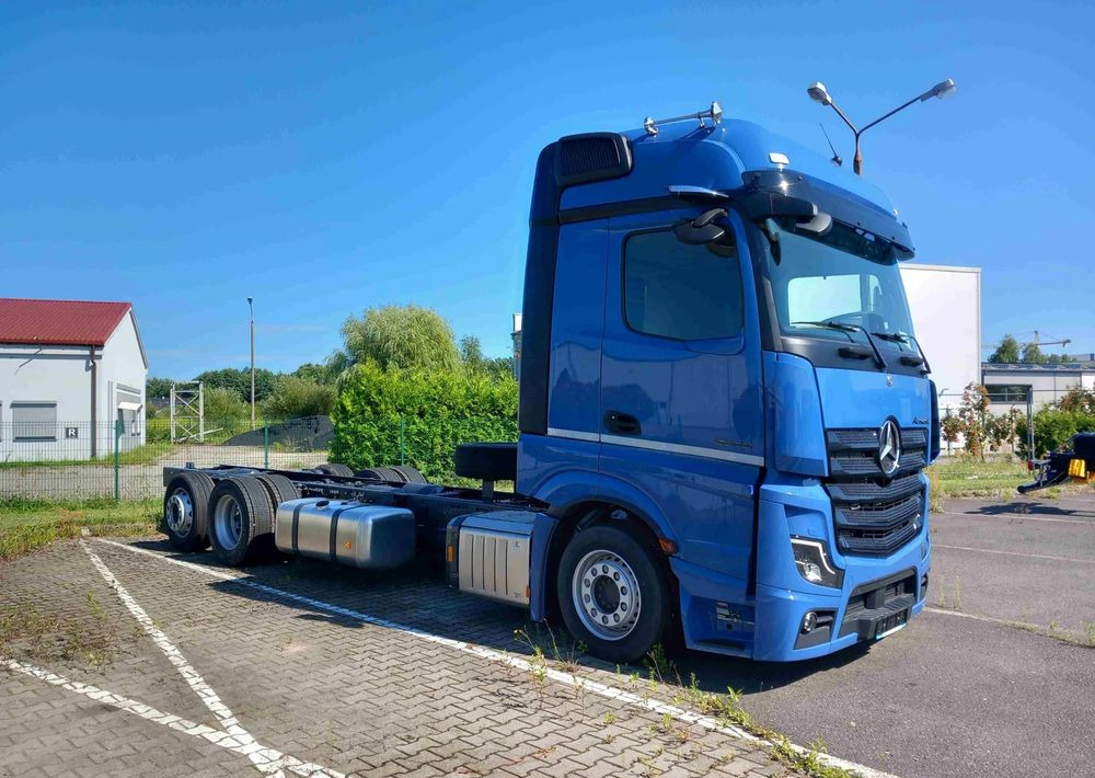 Mercedes-Benz Actros 2548 LnR - משאית עם שלדת תא: תמונה 1 Mercedes-Benz Actros 2548 LnR - משאית עם שלדת תא: תמונה 1