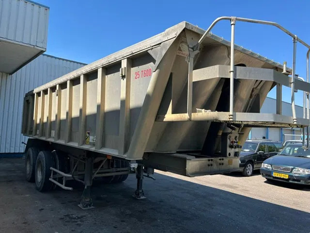 Benalu 2 Axle , 8 Tyres , Alu Tipper , Spring Suspension , Drum Brakes - סמיטריילר עם מזהיר: תמונה 3 Benalu 2 Axle , 8 Tyres , Alu Tipper , Spring Suspension , Drum Brakes - סמיטריילר עם מזהיר: תמונה 3