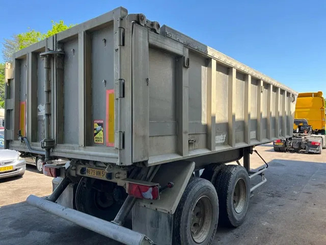 Benalu 2 Axle , 8 Tyres , Alu Tipper , Spring Suspension , Drum Brakes - סמיטריילר עם מזהיר: תמונה 2 Benalu 2 Axle , 8 Tyres , Alu Tipper , Spring Suspension , Drum Brakes - סמיטריילר עם מזהיר: תמונה 2