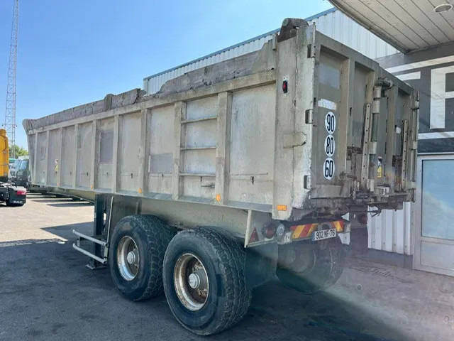 Benalu 2 Axle Alu Tipper , Spring Suspension , Drum Brakes, Fruehauf Axles - סמיטריילר עם מזהיר: תמונה 4 Benalu 2 Axle Alu Tipper , Spring Suspension , Drum Brakes, Fruehauf Axles - סמיטריילר עם מזהיר: תמונה 4