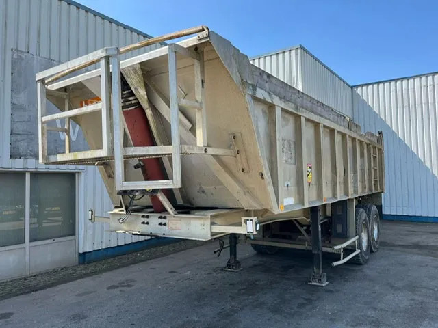 Benalu 2 Axle Alu Tipper , Spring Suspension , Drum Brakes, Fruehauf Axles - סמיטריילר עם מזהיר: תמונה 5 Benalu 2 Axle Alu Tipper , Spring Suspension , Drum Brakes, Fruehauf Axles - סמיטריילר עם מזהיר: תמונה 5