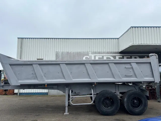 CIF 2 Axle Steel Tipper , Spring Suspension , Drum Brakes - סמיטריילר עם מזהיר: תמונה 2 CIF 2 Axle Steel Tipper , Spring Suspension , Drum Brakes - סמיטריילר עם מזהיר: תמונה 2