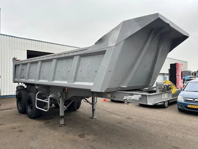 CIF 2 Axle Steel Tipper , Spring Suspension , Drum Brakes - סמיטריילר עם מזהיר: תמונה 4 CIF 2 Axle Steel Tipper , Spring Suspension , Drum Brakes - סמיטריילר עם מזהיר: תמונה 4