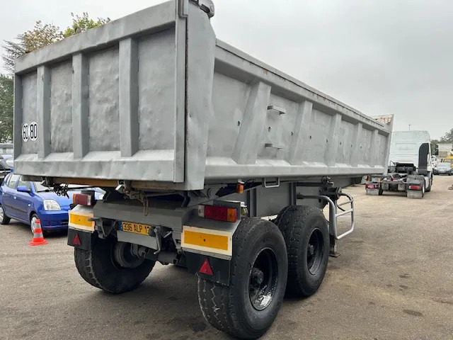 CIF 2 Axle Steel Tipper , Spring Suspension , Drum Brakes - סמיטריילר עם מזהיר: תמונה 3 CIF 2 Axle Steel Tipper , Spring Suspension , Drum Brakes - סמיטריילר עם מזהיר: תמונה 3