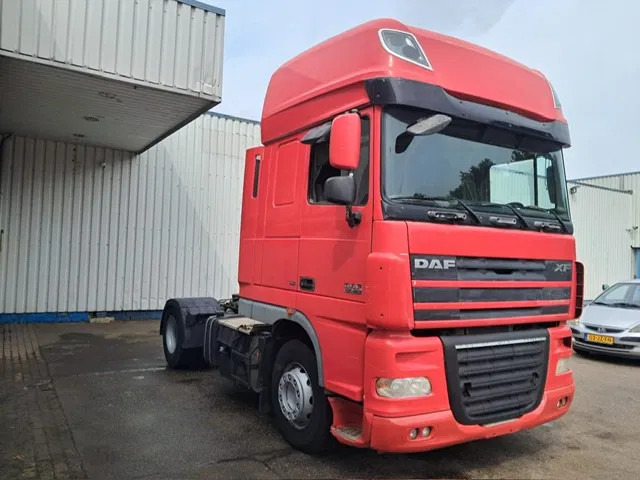 DAF XF 105 460 , Manual Gearbox , PTO , Tipper Hydraulics , Airco , Superspace Cab - יחידת טרקטור: תמונה 4 DAF XF 105 460 , Manual Gearbox , PTO , Tipper Hydraulics , Airco , Superspace Cab - יחידת טרקטור: תמונה 4