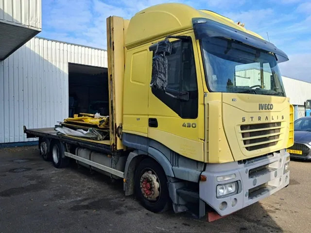 Iveco Stralis 430 , 6x2 , Manual Gearbox , Euro 3 - משאית וילונות צד: תמונה 4 Iveco Stralis 430 , 6x2 , Manual Gearbox , Euro 3 - משאית וילונות צד: תמונה 4