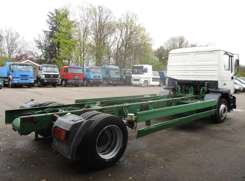 MAN 18.314 , Manual , 6 Cylinder - משאית עם שלדת תא: תמונה 3 MAN 18.314 , Manual , 6 Cylinder - משאית עם שלדת תא: תמונה 3