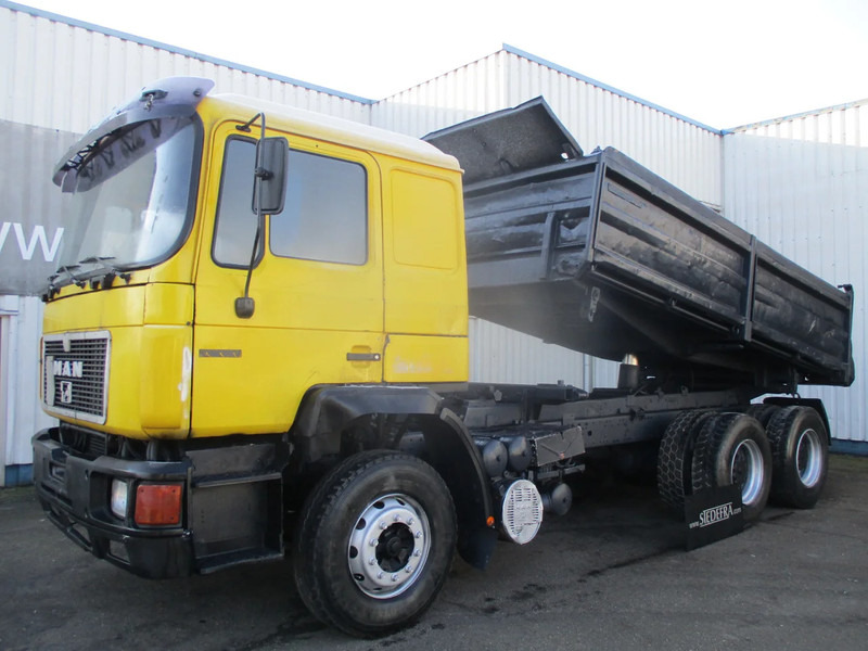 MAN 26.402 6x4 , ZF Manual , Retarder , 3 Way tipper , Spring suspension - מזהיר: תמונה 1 MAN 26.402 6x4 , ZF Manual , Retarder , 3 Way tipper , Spring suspension - מזהיר: תמונה 1