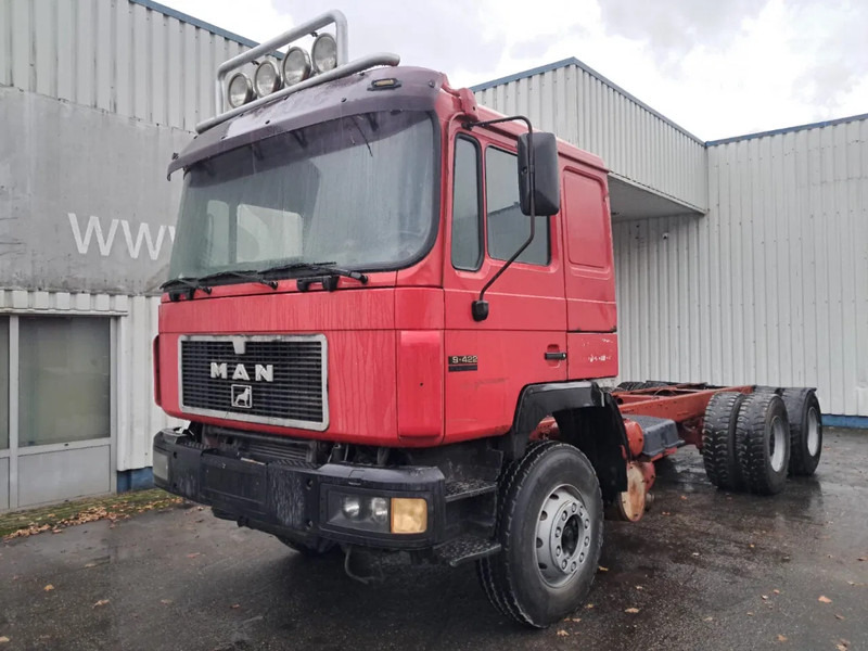 MAN 26-422 , 6x4 , Spring Suspension , ZF Manual Gearbox, Intarder - משאית עם שלדת תא: תמונה 1 MAN 26-422 , 6x4 , Spring Suspension , ZF Manual Gearbox, Intarder - משאית עם שלדת תא: תמונה 1