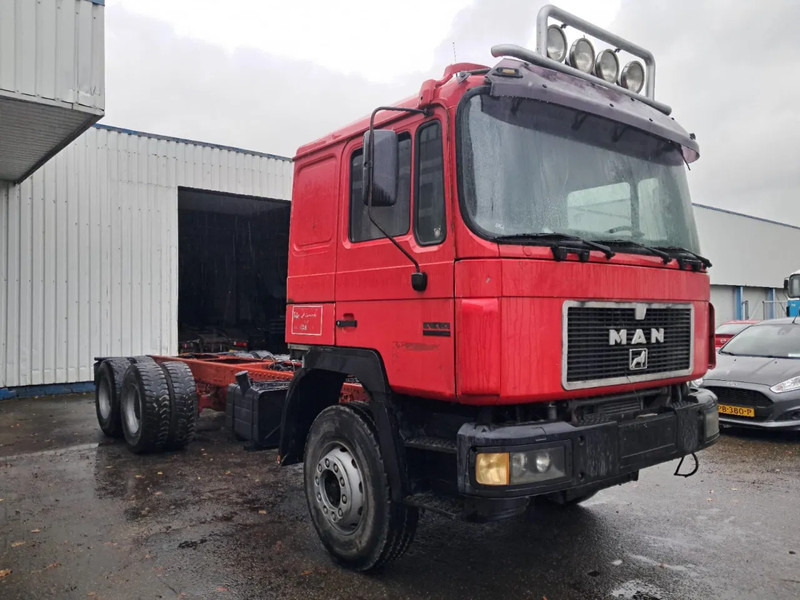 MAN 26-422 , 6x4 , Spring Suspension , ZF Manual Gearbox, Intarder - משאית עם שלדת תא: תמונה 4 MAN 26-422 , 6x4 , Spring Suspension , ZF Manual Gearbox, Intarder - משאית עם שלדת תא: תמונה 4