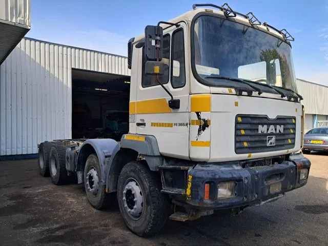MAN 35-364 / FE 360 A , 8x4 , Spring Suspension , ZF Manual , Airco - משאית עם שלדת תא: תמונה 4 MAN 35-364 / FE 360 A , 8x4 , Spring Suspension , ZF Manual , Airco - משאית עם שלדת תא: תמונה 4