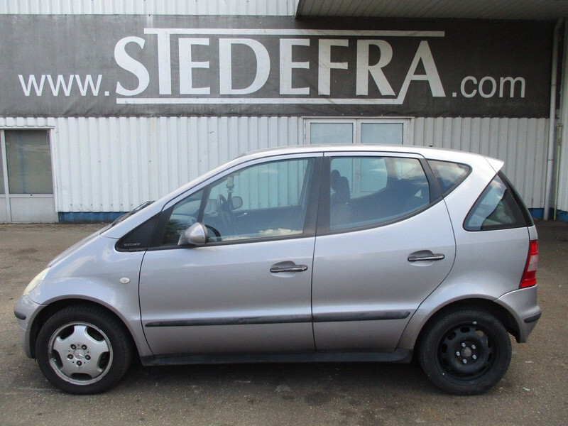 Mercedes-Benz A-Klasse A160 Elegance , Manual - האצ'בק: תמונה 2 Mercedes-Benz A-Klasse A160 Elegance , Manual - האצ'בק: תמונה 2