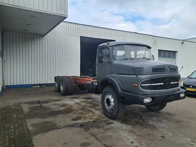 Mercedes-Benz LK 2624 , 6x4 , Manual , Spring suspension - משאית עם שלדת תא: תמונה 4 Mercedes-Benz LK 2624 , 6x4 , Manual , Spring suspension - משאית עם שלדת תא: תמונה 4