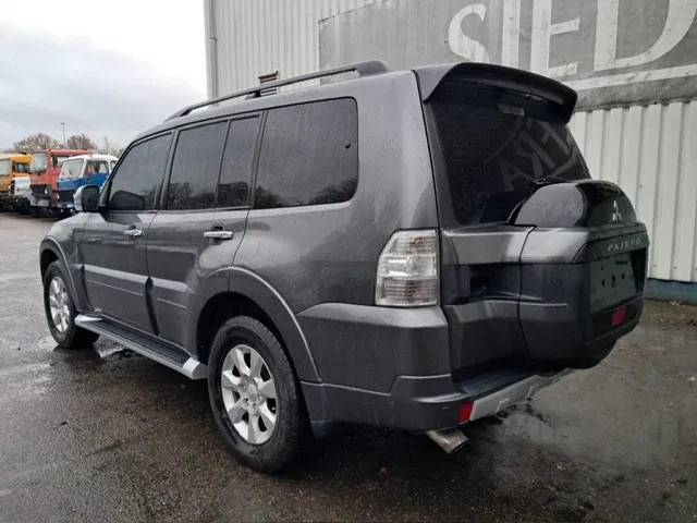 Mitsubishi Pajero GLS 3.5 - V6 , 4x4 , 7 Pers., Full Option - מכונית: תמונה 5 Mitsubishi Pajero GLS 3.5 - V6 , 4x4 , 7 Pers., Full Option - מכונית: תמונה 5