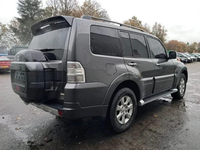 Mitsubishi Pajero GLS 3.5 - V6 , 4x4 , 7 Pers., Full Option - מכונית: תמונה 3 Mitsubishi Pajero GLS 3.5 - V6 , 4x4 , 7 Pers., Full Option - מכונית: תמונה 3