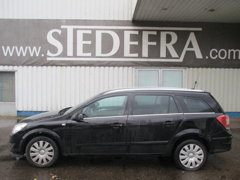 Opel Astra 1.7 CDTI , NOT RUNNING , Navi , Airco , lederen bekleding - מכונית: תמונה 2 Opel Astra 1.7 CDTI , NOT RUNNING , Navi , Airco , lederen bekleding - מכונית: תמונה 2