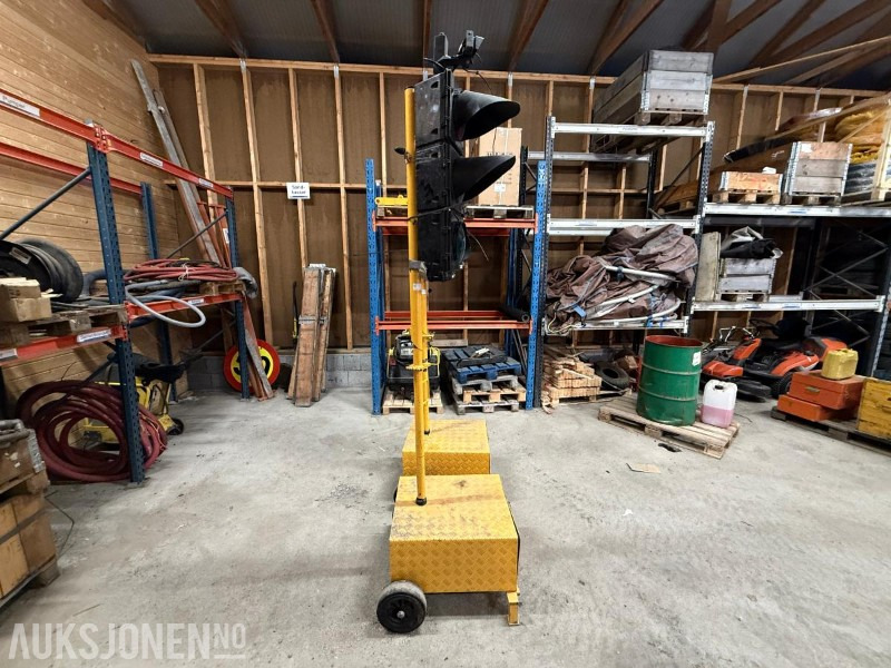 1 sett mobile trafikklys – rep.objekt - ציוד בנייה: תמונה 4 1 sett mobile trafikklys – rep.objekt - ציוד בנייה: תמונה 4